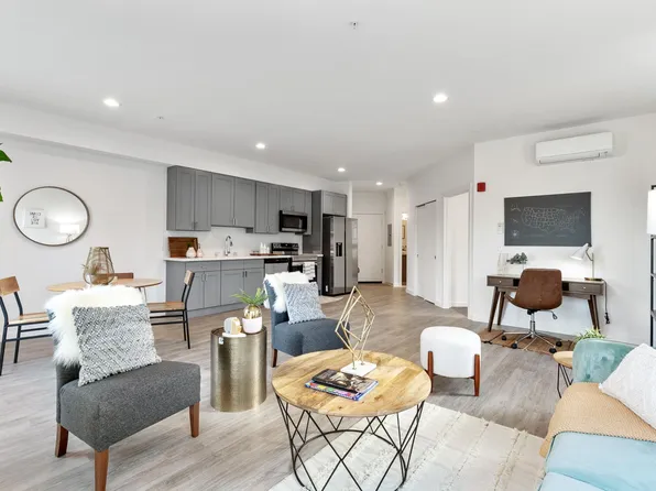 1719 N 185th St #304, Seattle, WA 98133