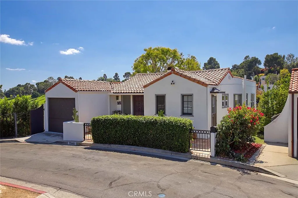 3 bed, 1811 sqft, $5,000 — Photo 2