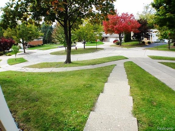 3rd image of 880 Panorama Ct