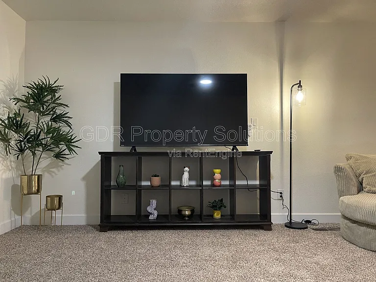 520 Ortiz Dr NE — Photo 15