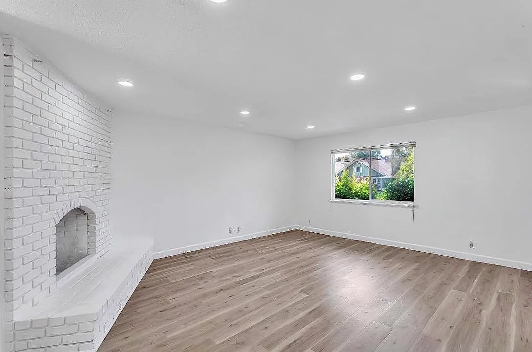 4 bed, 2099 sqft, $2,055 — Photo 3