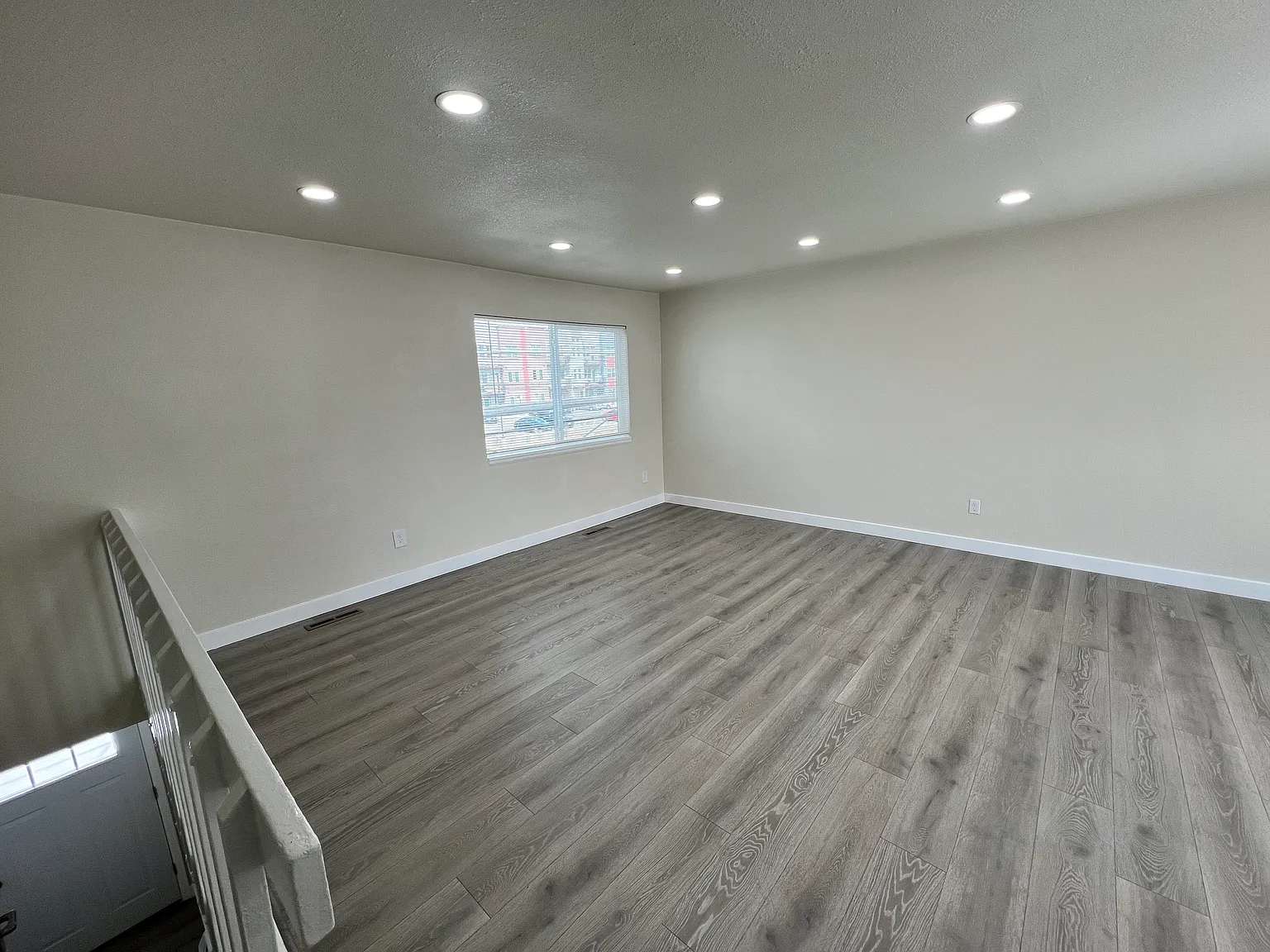 3 bed, 1051 sqft, $2,600 — Photo 3