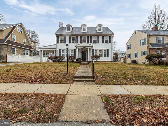 2nd image of 642 Ferne Blvd