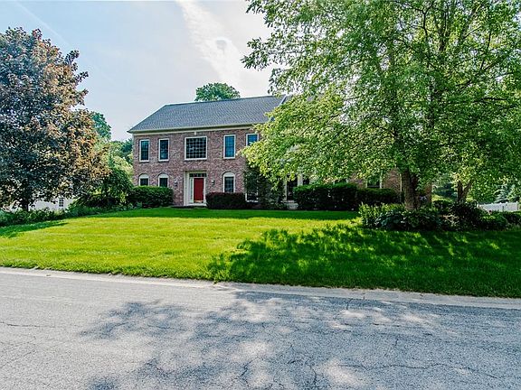 3rd image of 9 Mill Neck Ln