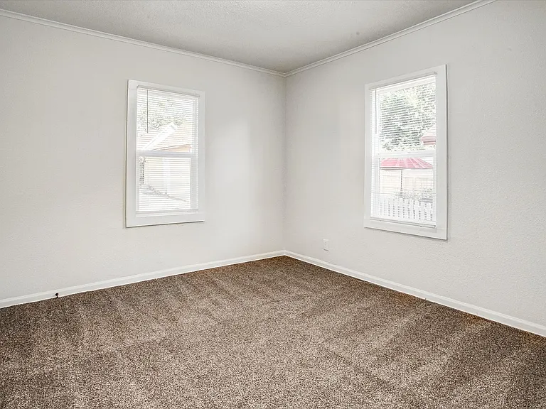 6210 Agnes Ave — Photo 22