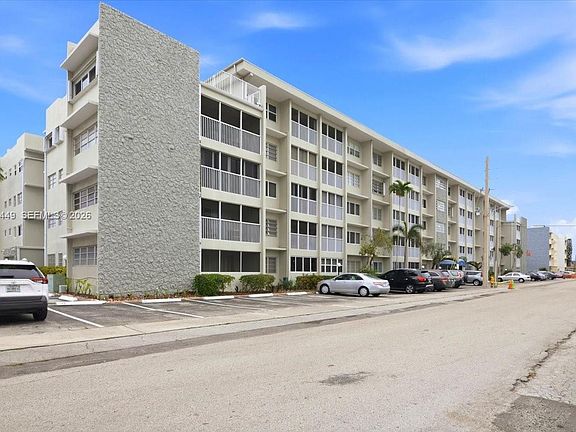3rd image of 330 SE 2nd St APT 501G