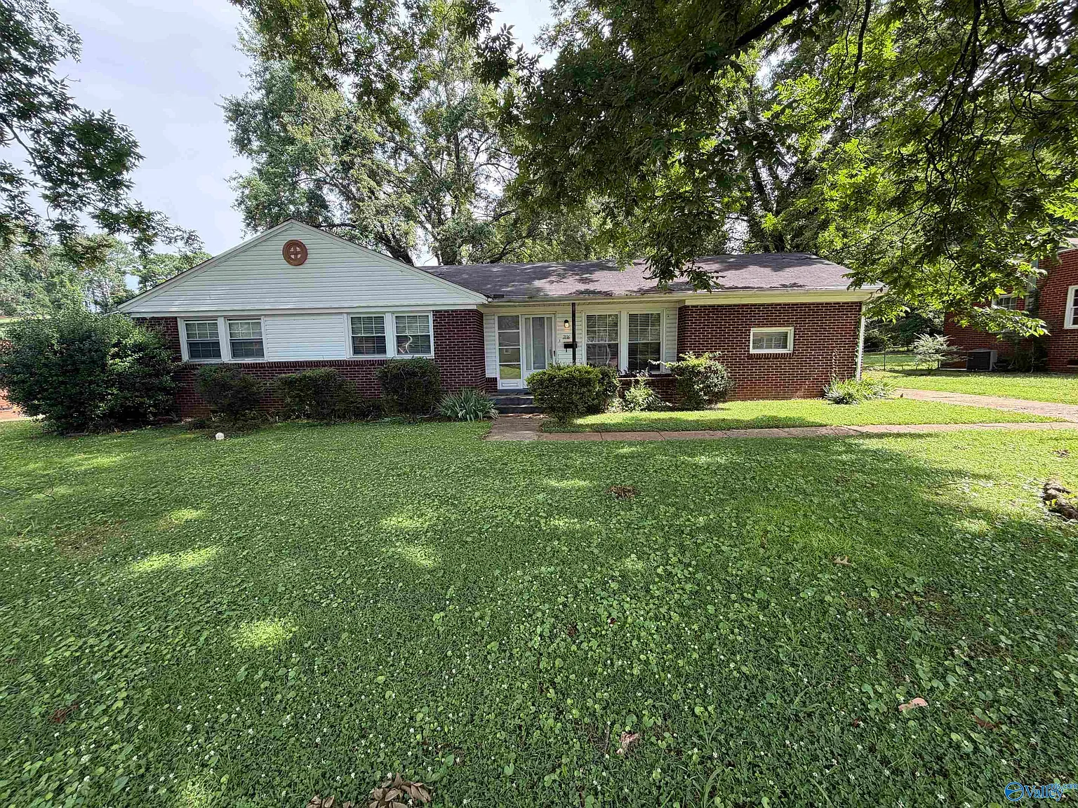 3 bed, 1.0 bath, 1497 sqft, $1,300 — Photo 1