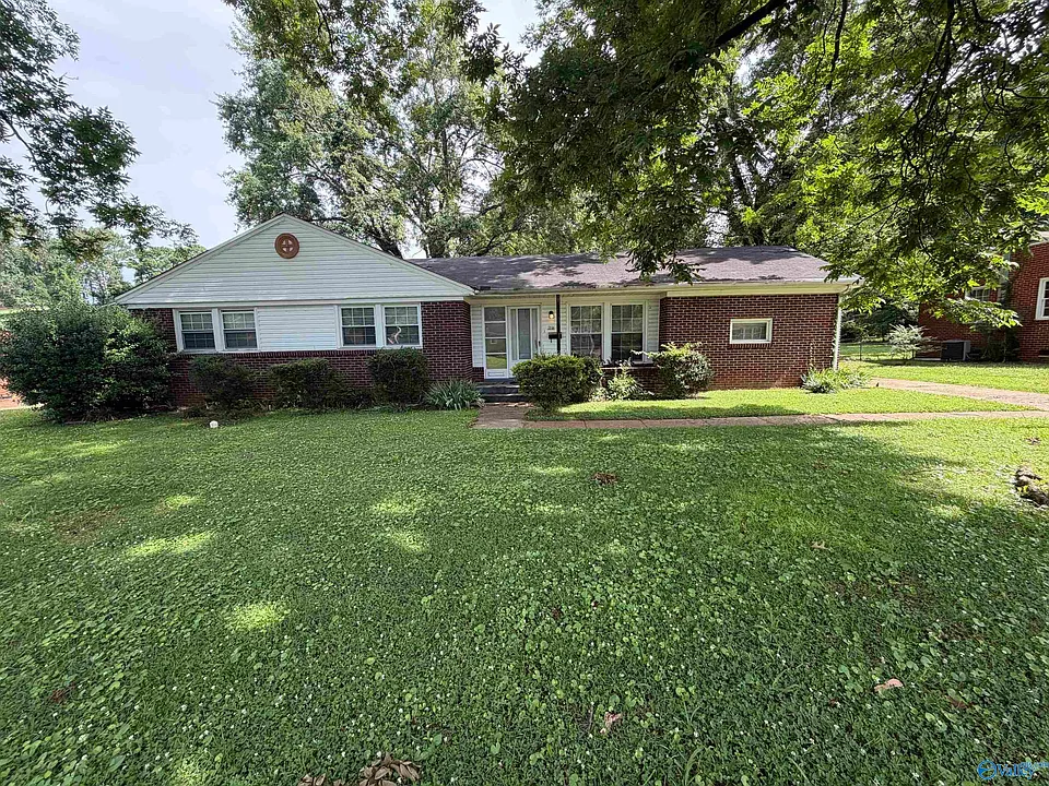2116 Gilbreath Rd NW