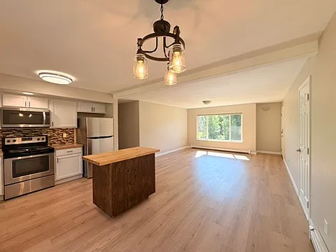 3 bed, 1168 sqft, $1,900 — Photo 2