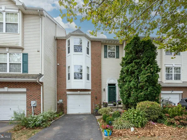 10 Hunt Club Dr, Collegeville, PA 19426