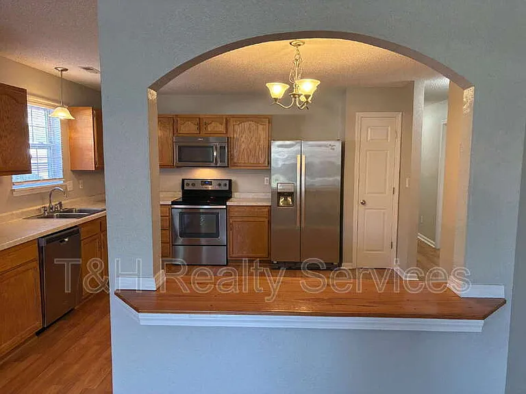 636 Locust Grove Ln — Photo 6
