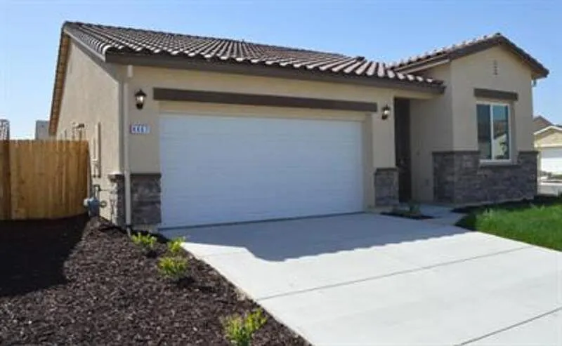 3 bed, 2.0 bath, 1435 sqft, $2,150 — Photo 4