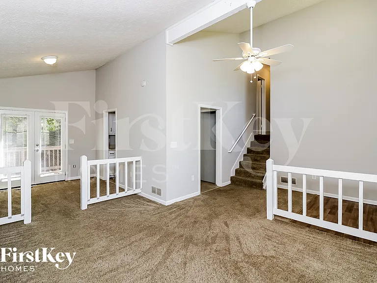 3201 Delhi Dr — Photo 2