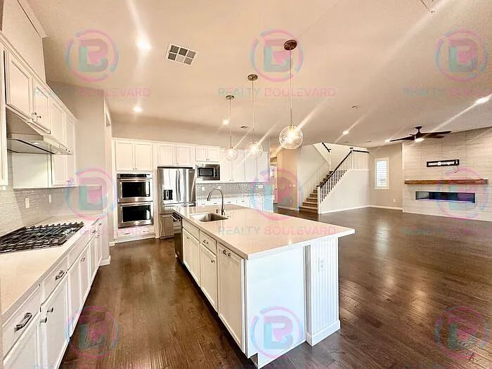 5 bed, 3.5 bath, 3973 sqft, $5,299 — Photo 4
