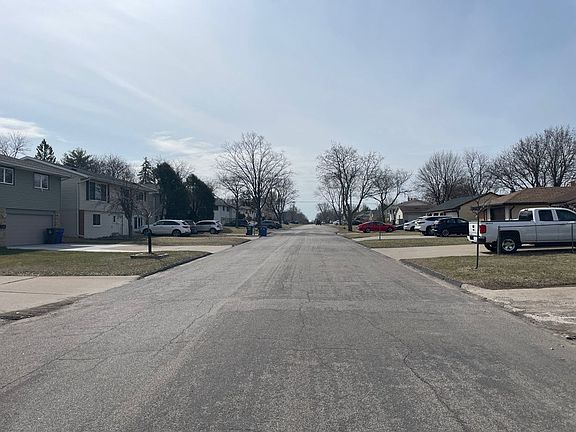 5th image of 1531 Clarence St #33