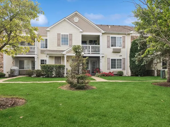 813 Silverstone Dr #813, Carpentersville, IL 60110