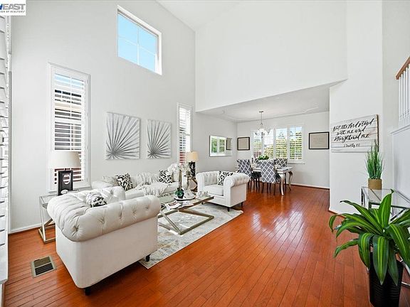 4th image of 2441 Johns Way