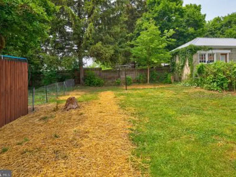 246 Park St — Photo 16