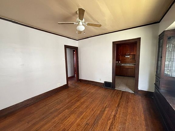 4th image of 3376 W 95th St