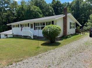 6268 Echo Lake Rd NE, New Philadelphia, OH 44663