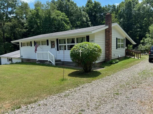 6268 Echo Lake Rd NE, New Philadelphia, OH 44663