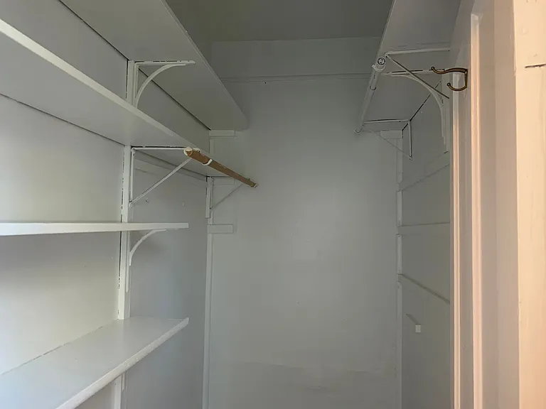 127 W Market St — Photo 25