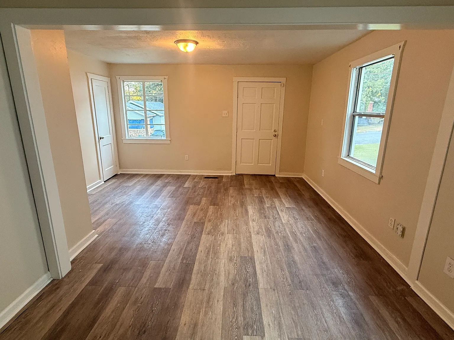 3 bed, 1920 sqft, $1,100 — Photo 2