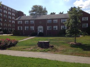 34 Hammond Pond Pkwy APT 4, Newton, MA 02467