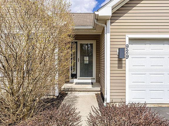 3rd image of 929 Surrey Hill Way