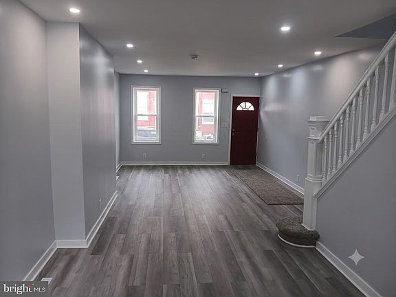 5th image of 42 Oak St