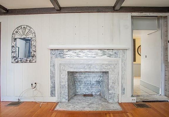 5th image of 72 Acorn St