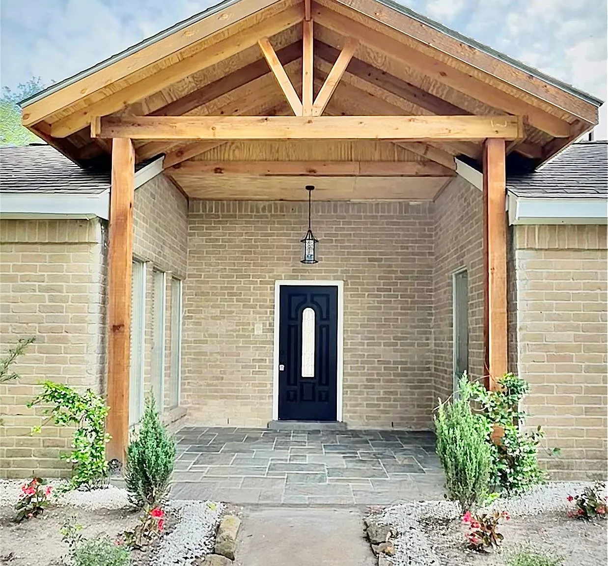 3 bed, 2.0 bath, 1819 sqft, $2,800 — Photo 2