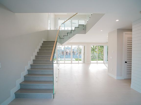4th image of 72 W Plaza Del Lago