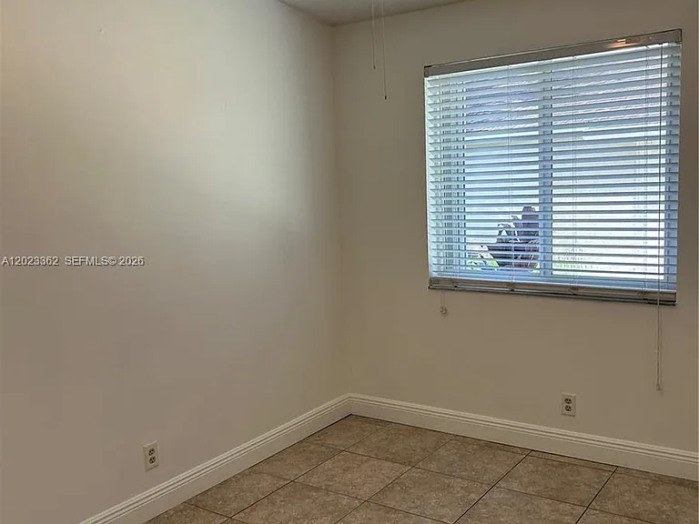 578 Woodgate Cir #E — Photo 9
