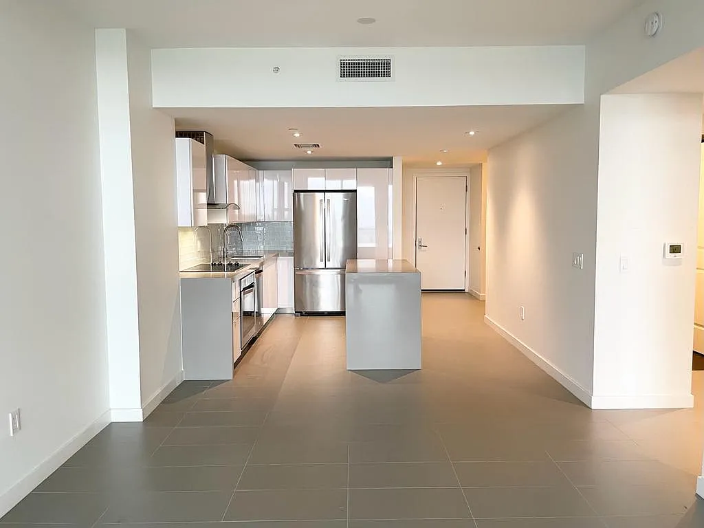 1 bed, 910 sqft, $3,350 — Photo 3