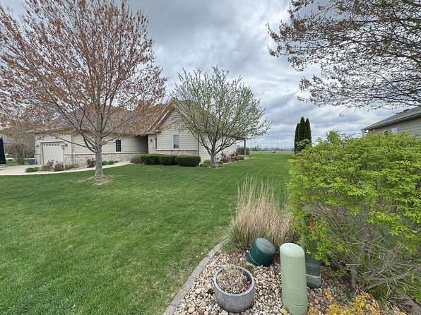 218 Prairie Springs Dr, Chillicothe, IL 61523