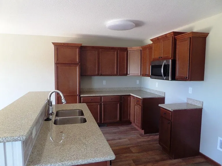 4317 SE Whiteoak Ln — Photo 3