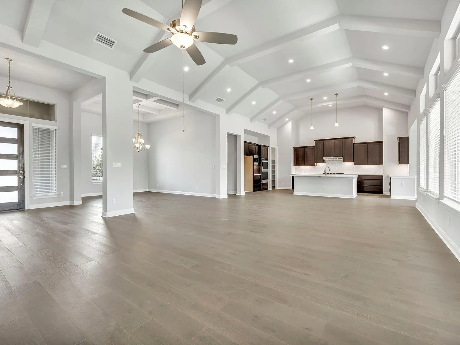 4 bed, 3.0 bath, 3397 sqft, $4,400 — Photo 4