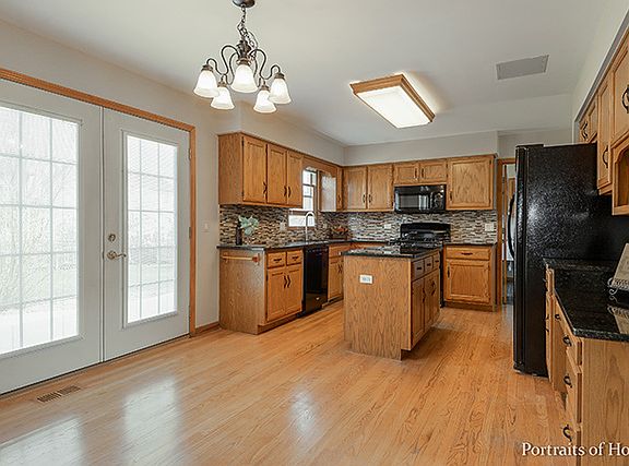 5th image of 3395 Charlemaine Dr