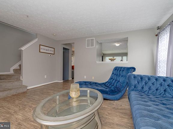 2nd image of 2021 Hackberry Rd