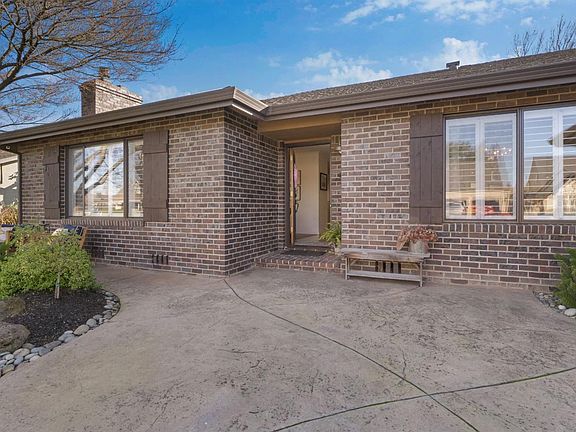 3rd image of 2924 Park Oak Dr