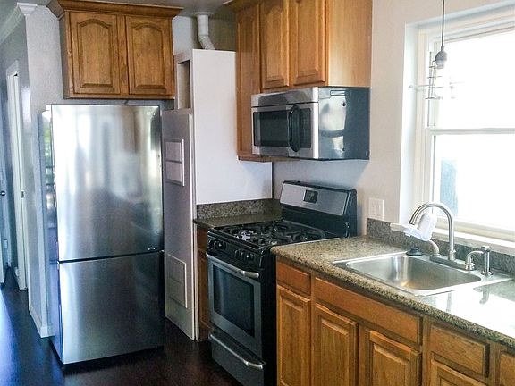 2nd image of 840 30th St