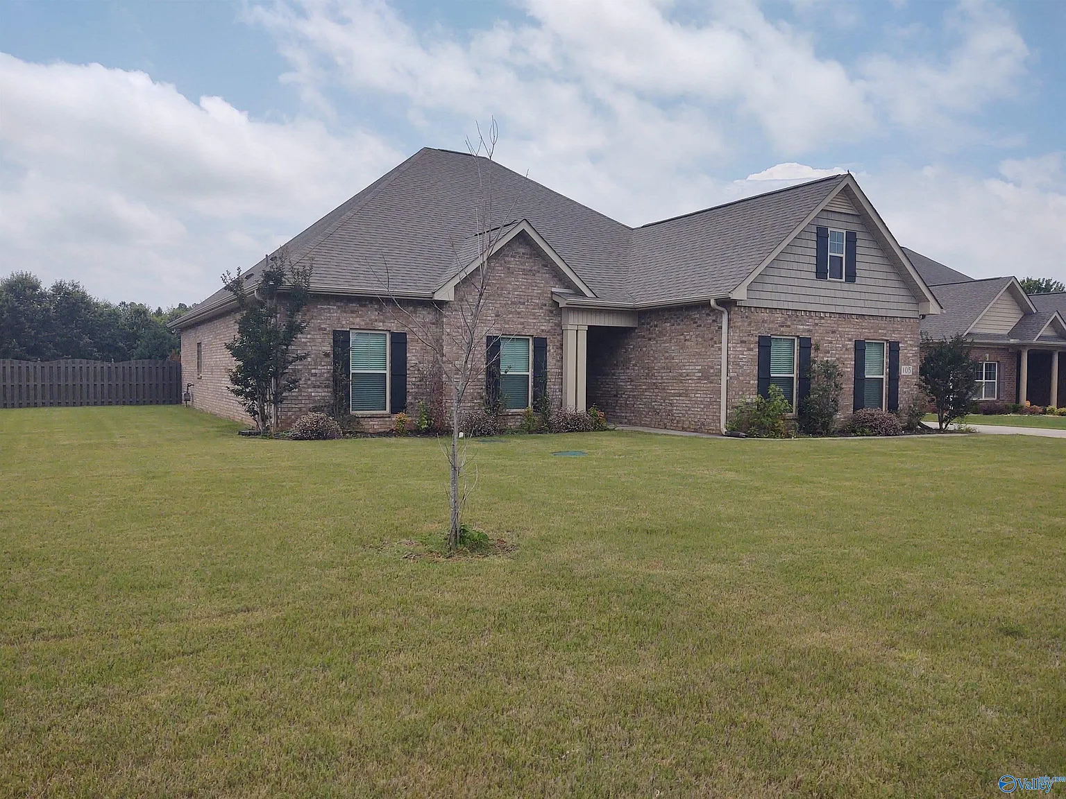 4 bed, 2.0 bath, 2026 sqft, $2,150 — Photo 2