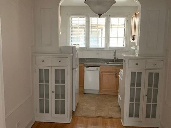 3rd image of 4875 N Paulina St APT 1A