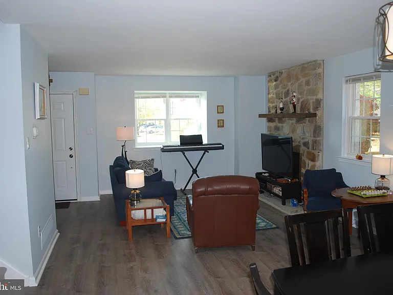 290 Lawndale Ave — Photo 8