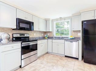 15 Daytona Ave, Narragansett, RI 02882