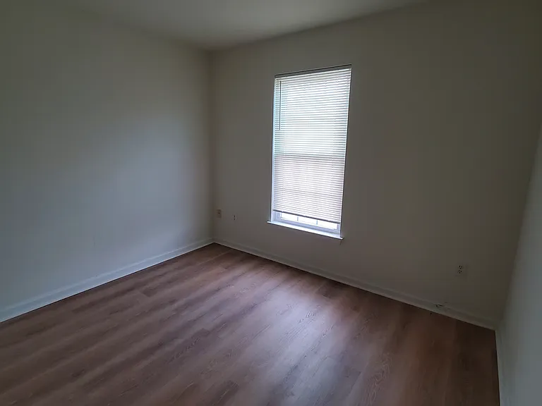 204 N Bridlewood Dr — Photo 6