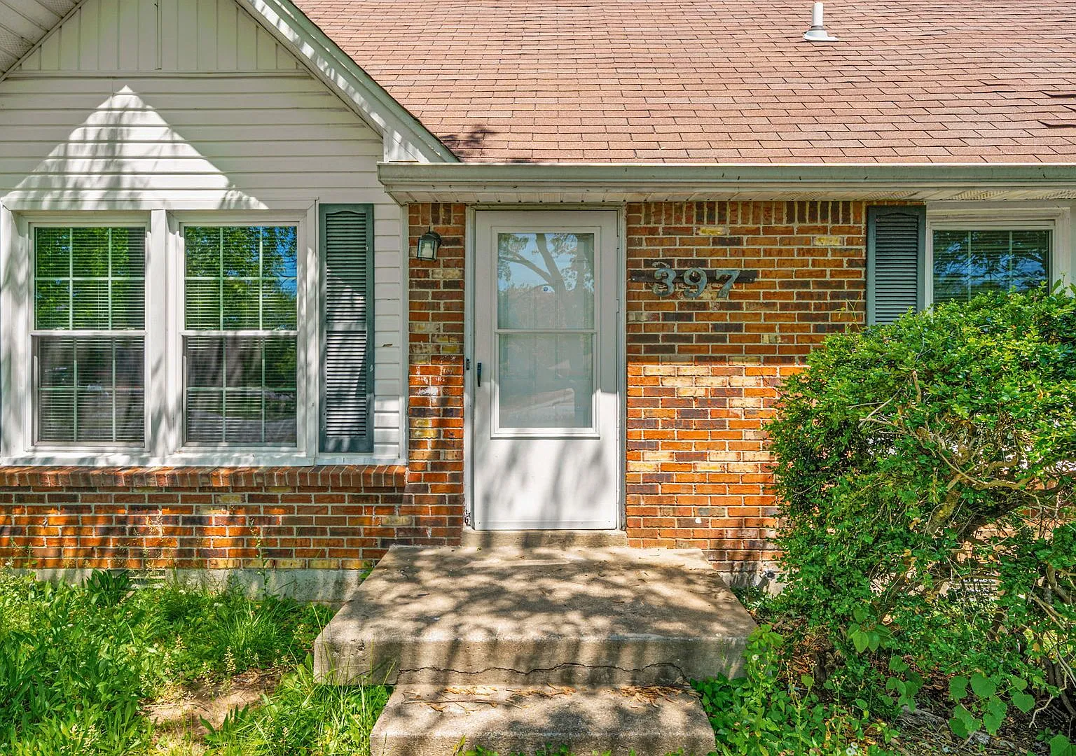 4 Bedroom Pet Friendly Home For Rent Near Post! — Photo 2