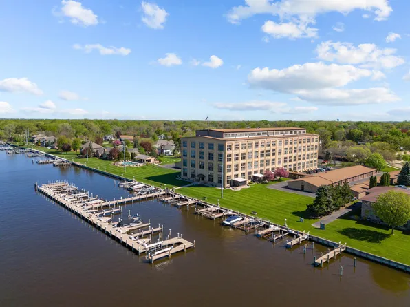 1545 Arboretum Dr APT 201, Oshkosh, WI 54901