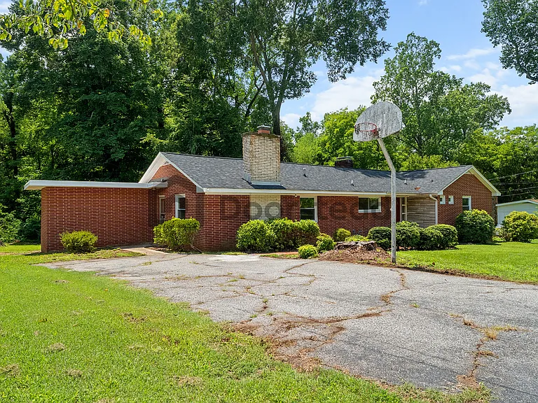 1217 Forestdale Dr — Photo 3
